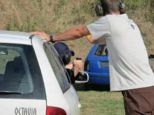 Střelbu z vozidla na vozidlo si běžně policisté vyzkouší jen málokdy