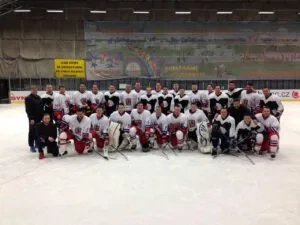 Tým policejní hokejové reprezentace během soustředění v Liberci