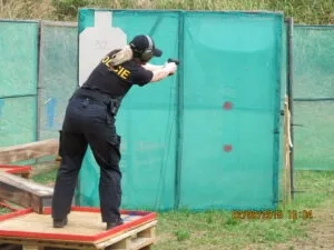 Podmínky pro střelbu byly ztíženy chůzí po úzké lávce, ze které střelec nesměl seskočit.